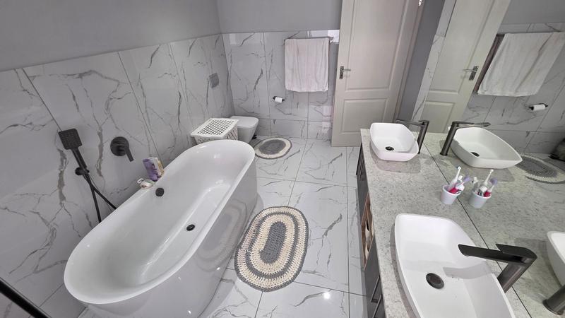 3 Bedroom Property for Sale in Hartenbos Heuwels Western Cape